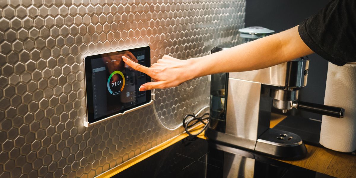 Lee más sobre el artículo Domótica en casa: cómo convertir tu vivienda en un hogar inteligente